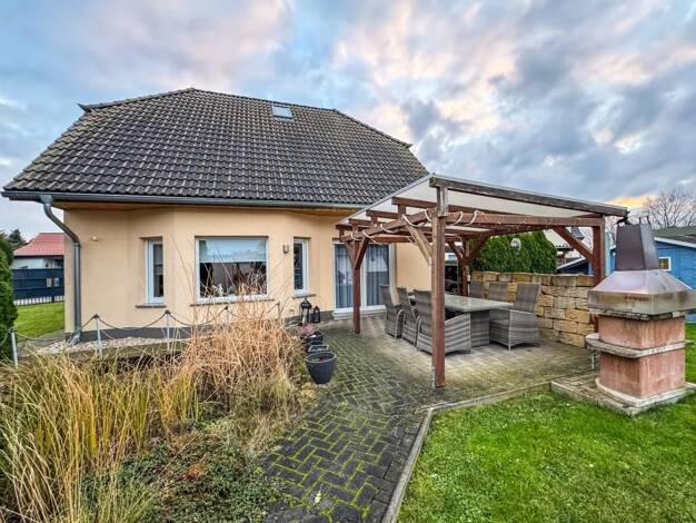 Einfamilienhaus zum Kauf 310.000 € 4 Zimmer 115 m² 424 m² Grundstück Zörbig 06780