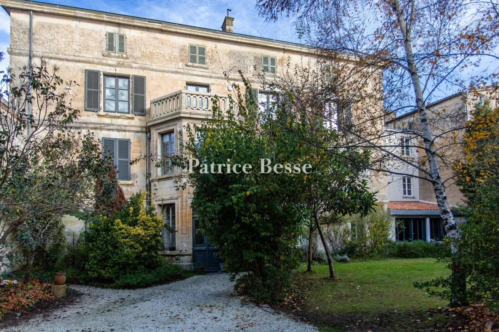 Einfamilienhaus zum Kauf 794.000 € 17 Zimmer 520 m²<br/>Wohnfläche 805 m²<br/>Grundstück Niort 79000