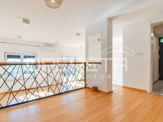 Einfamilienhaus zur Miete 4.000 € 5 Zimmer 90 m² 385 m² Grundstück Zagreb 10000