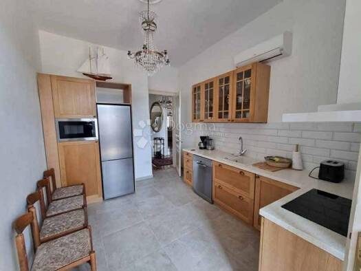 Wohnung zur Miete 1.000 € 3 Zimmer 93 m² 3. Geschoss Centar, Pula Pula