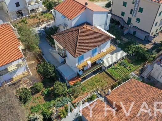 Wohnung zum Kauf 250.000 € 8 Zimmer 71 m² Hvar