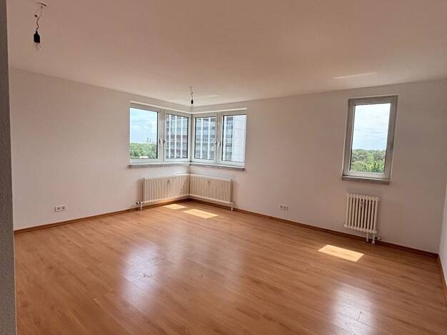 Wohnung zur Miete 950 € 2 Zimmer 58,5 m² 6. Geschoss frei ab 01.09.2026 Lyoner Straße 42 Schwanheim Süd 60528