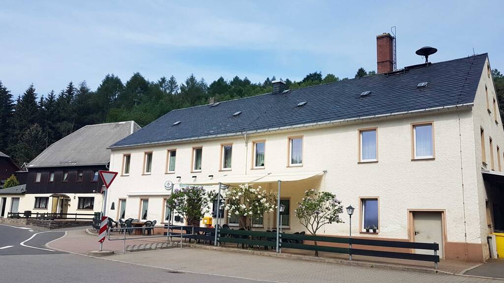 Hotel zum Kauf 200.000 € 9 Zimmer 19 Betten 162 m² Gastrofläche 13.040 m² Grundstück Oberlochmühle Deutschneudorf / Oberlochmühle 09548