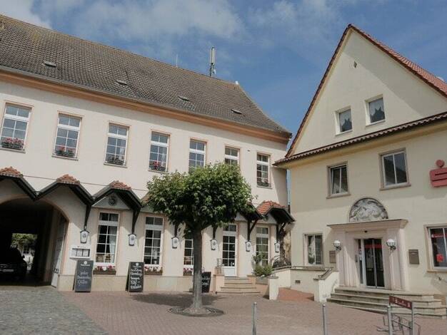 Hotel zum Kauf 320.000 € 1.350 m² Grundstück Hecklingen Hecklingen 39444