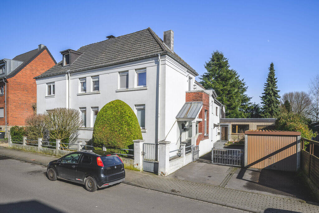 Großteils bezugsfreies Immobilienensemble in Brander Bestlage mit traumhaften Grundstücken