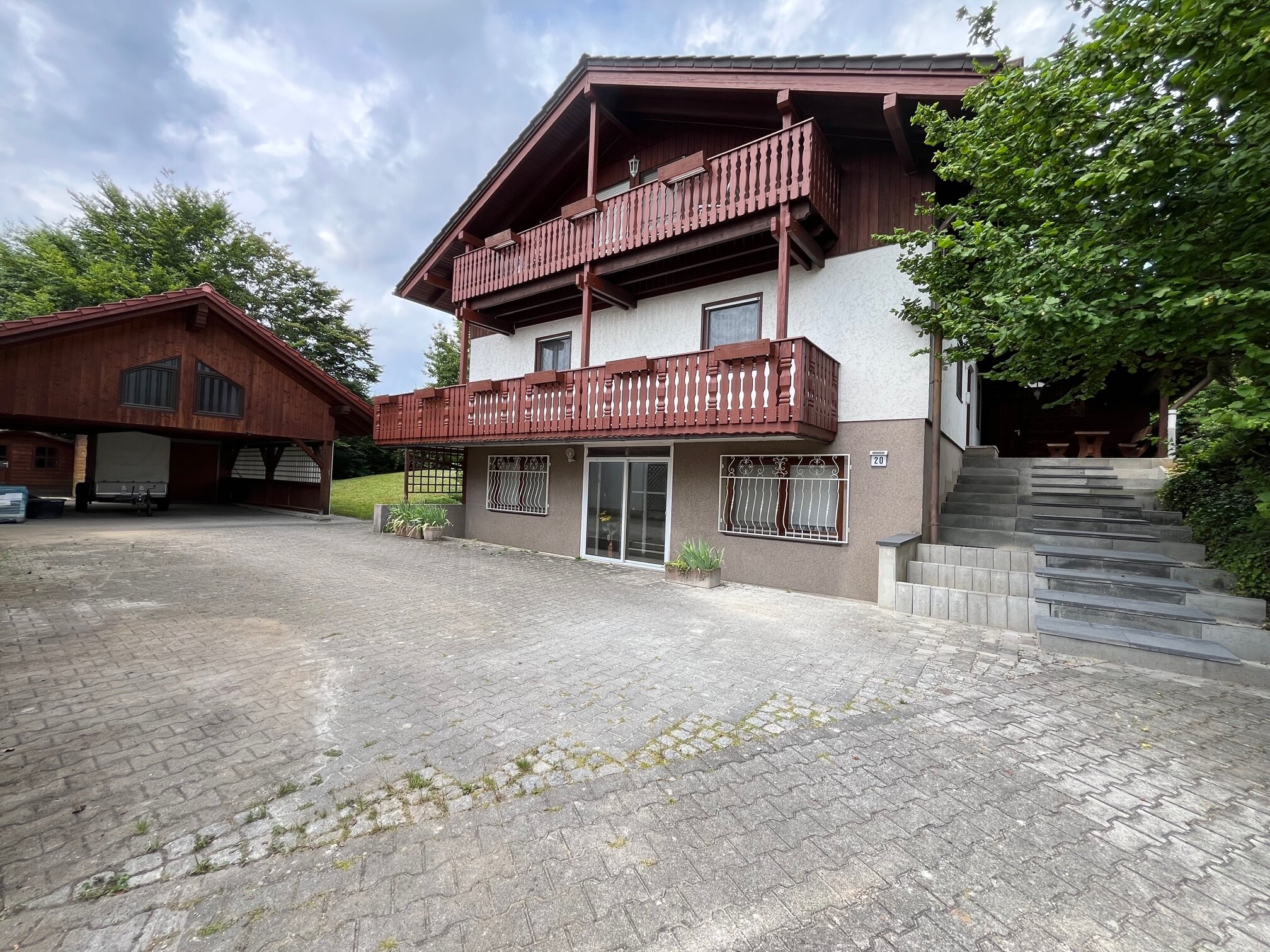 Mehrfamilienhaus zum Kauf 439.000 € 11 Zimmer 320 m²<br/>Wohnfläche 1.190 m²<br/>Grundstück ab sofort<br/>Verfügbarkeit Blaibach Blaibach 93476