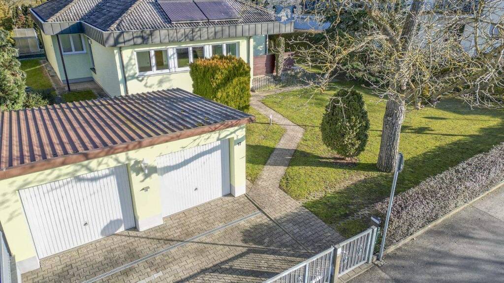 Hochwertig modernisierter Bungalow mit großem Grundstück, Doppelgarage & Ausbaureserve