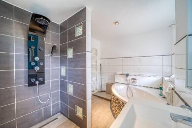 Mehrfamilienhaus zum Kauf 336.000 € 7 Zimmer 142 m² 890 m² Grundstück Zeegendorf Strullendorf 96129