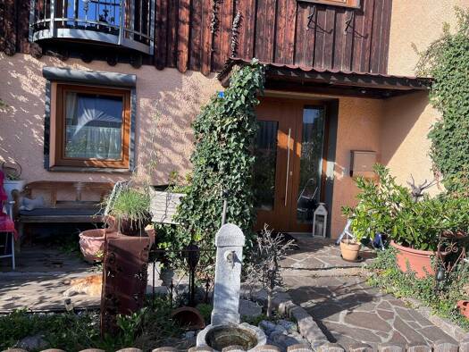 Reihenmittelhaus zum Kauf 320.000 € 4 Zimmer 130 m² 131 m² Grundstück Emmerting 84547