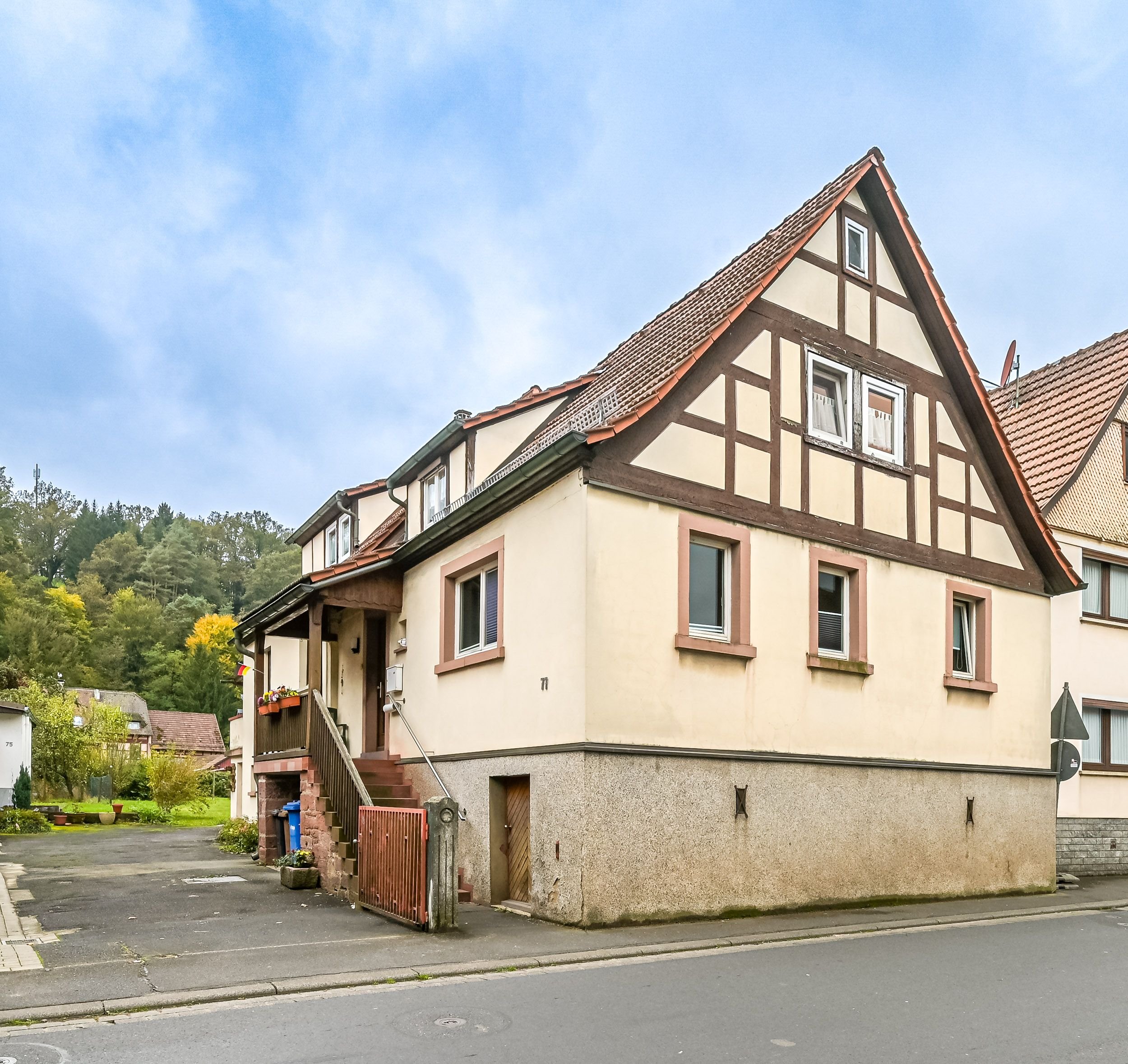 Einfamilienhaus zum Kauf 215.000 € 8 Zimmer 150 m²<br/>Wohnfläche 990 m²<br/>Grundstück 01.04.2025<br/>Verfügbarkeit Partenstein 97846