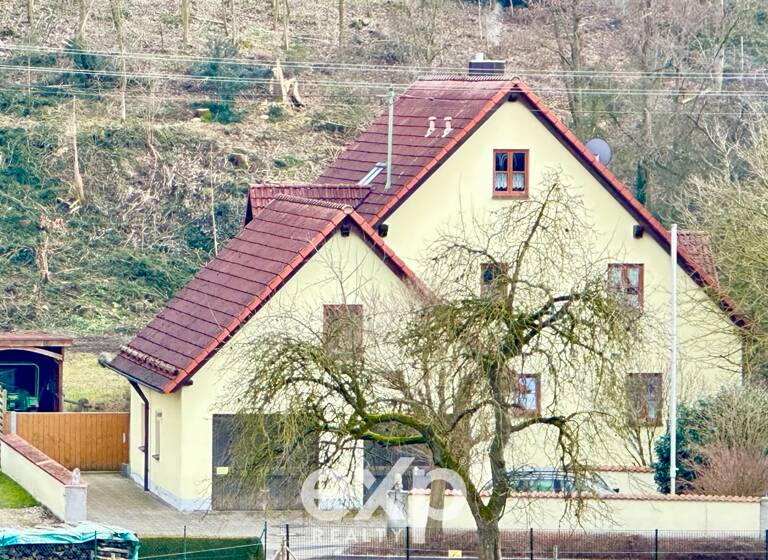 Einfamilienhaus zum Kauf 379.000 € 7 Zimmer 215 m²<br/>Wohnfläche 1.436 m²<br/>Grundstück Ehingen Ehingen 86678