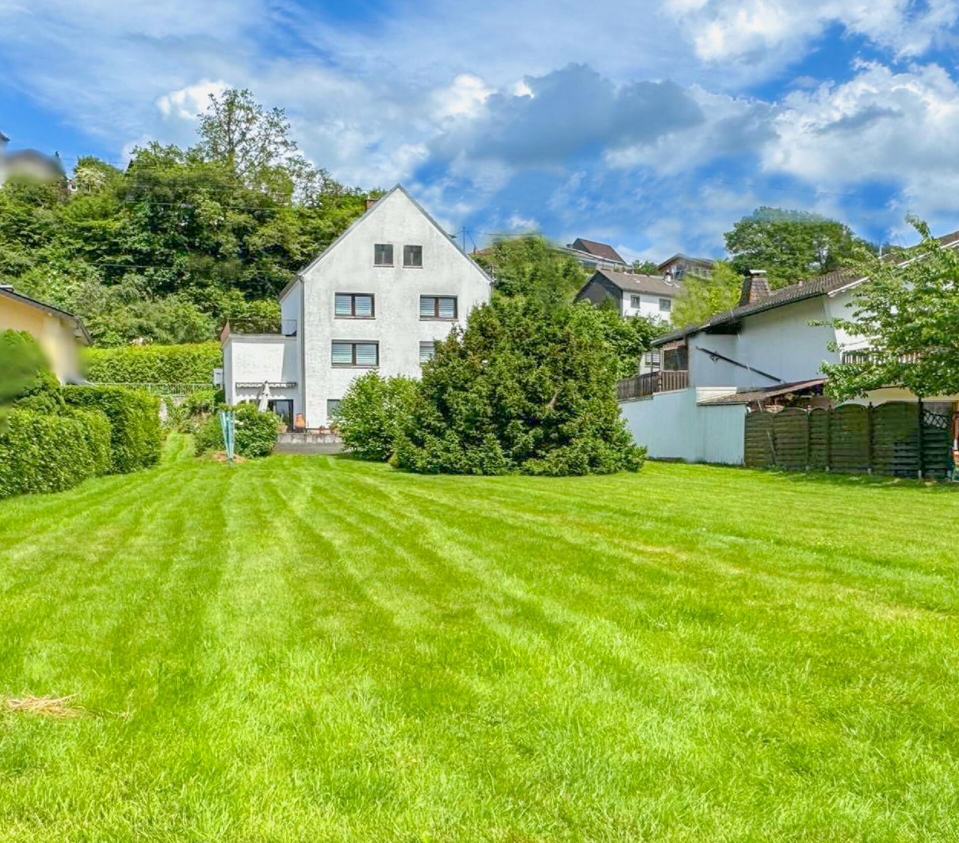 Mehrfamilienhaus zum Kauf 237.000 € 7 Zimmer 220 m²<br/>Wohnfläche 1.170 m²<br/>Grundstück Oberlahr 57641