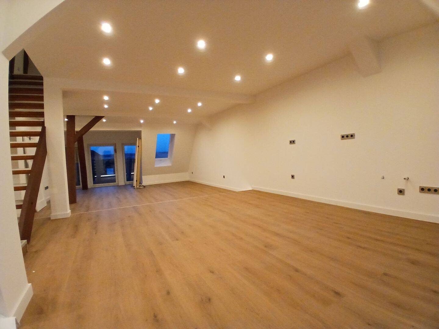 Immobilie in Wolfhagen - Sanierte, helle & moderne Maisonette-Wohnung, in 2 Wohnungen aufteilbar! Fußbodenheizg.! Balkon& Einbauküche, Innenstadt* - Bild 3