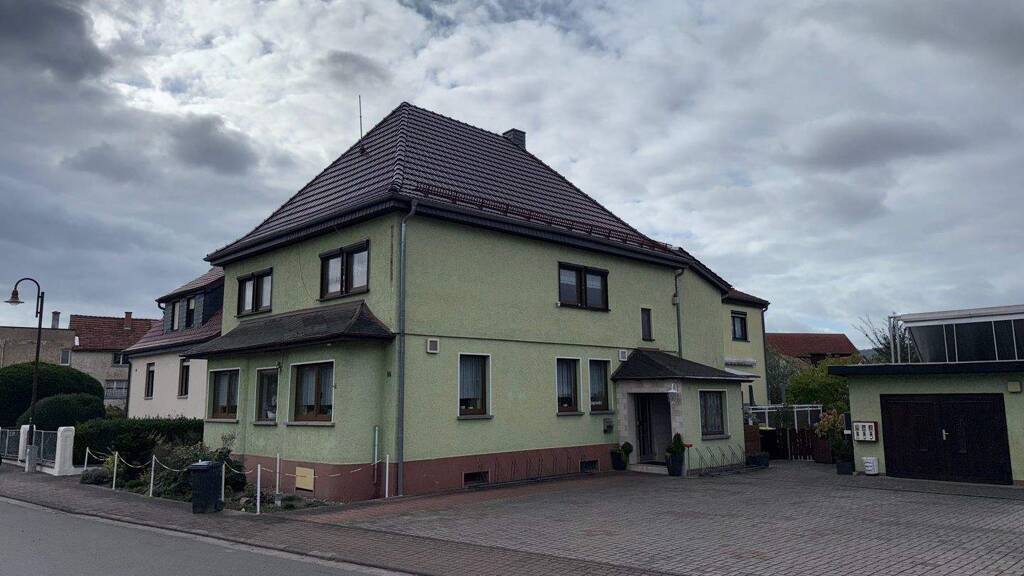 Haus zum Kauf 299.000 € 296 m² 1.456 m² Grundstück Nürnberger Straße 14 Breitungen/Werra 98597