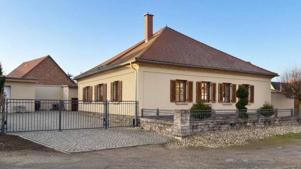 Einfamilienhaus zum Kauf 398.000 € 6 Zimmer 191,9 m² 609 m² Grundstück frei ab 01.05.2026 Ackerstraße 1 Köthen 06366