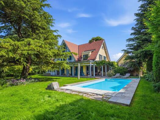 Villa zum Kauf 11 Zimmer 337,7 m² 2.325 m² Grundstück Lustenau 6890