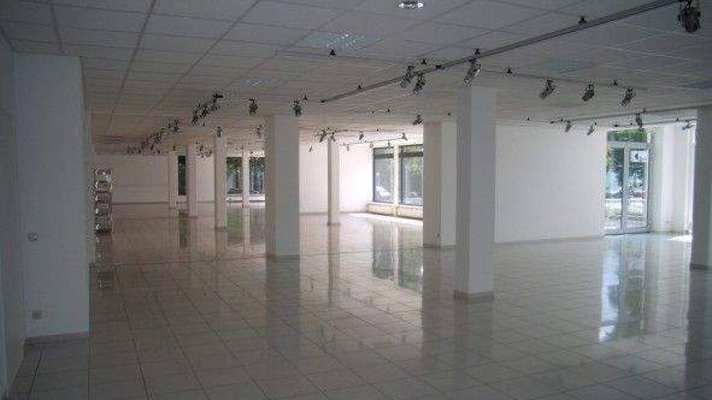 Laden zur Miete 10 Zimmer 749 m² Verkaufsfläche teilbar ab 654 m² Kasernenviertel Regensburg 93053