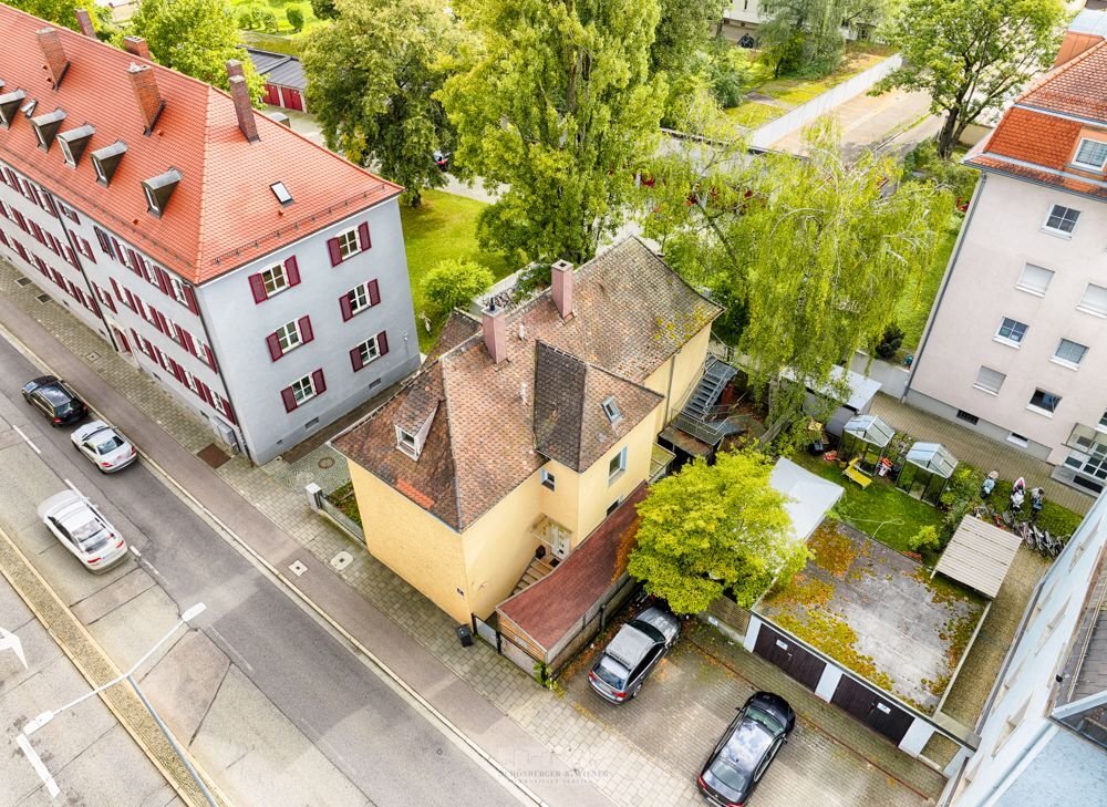 Haus zum Kauf 499.000 € 8 Zimmer 200 m²<br/>Wohnfläche 247 m²<br/>Grundstück Innerer Osten Regensburg 93055