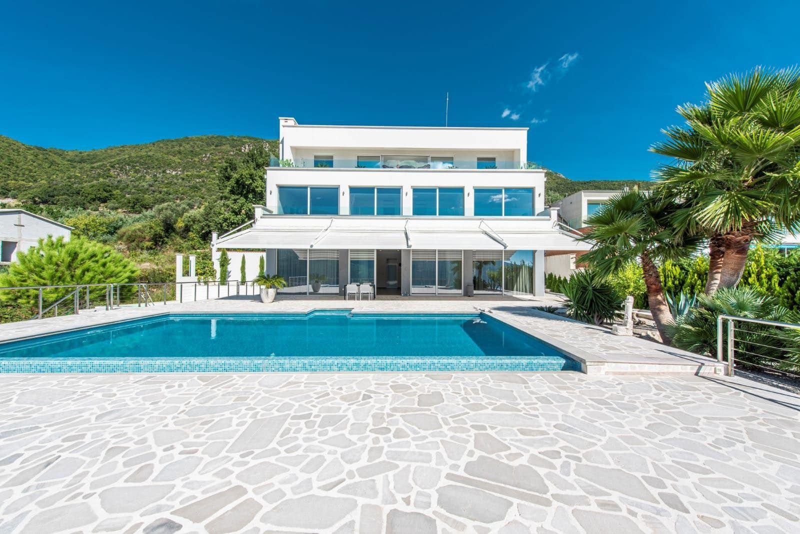 Haus zum Kauf provisionsfrei 1.600.000 € 5 Zimmer 760 m²<br/>Wohnfläche 2.000 m²<br/>Grundstück Djenovici, Herceg Novi