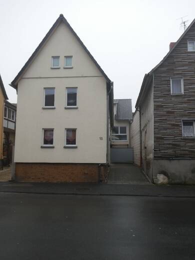 Wohnung zur Miete 980 € 3 Zimmer 80 m² Dachgeschoss, 1. Geschoss frei ab sofort Gießener Straße 15 Heuchelheim Heuchelheim 35452