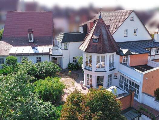 Haus zum Kauf 790.000 € 13 Zimmer 369 m² 1.049 m² Grundstück Bad Windsheim 91438