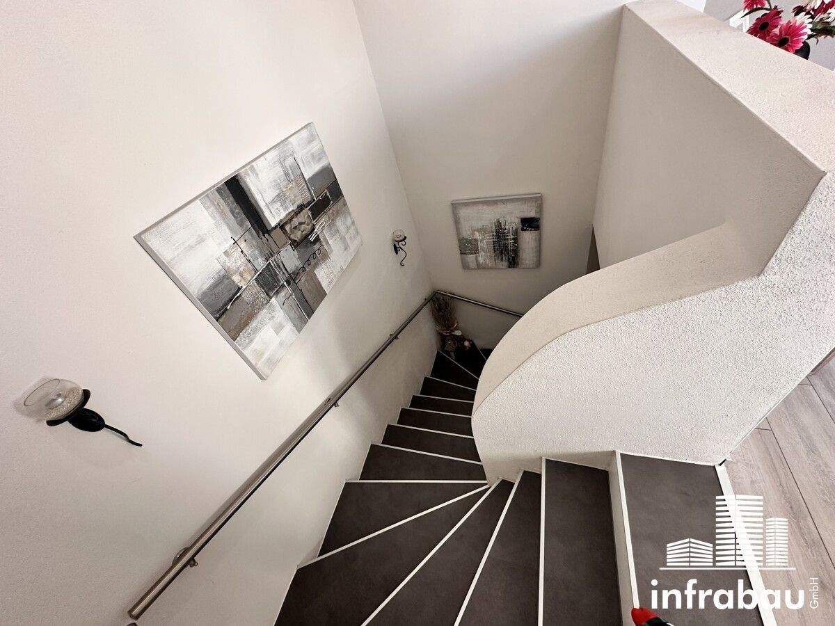 Immobilie in Fischach - Großzügige 3-ZKB mit Dachterrasse und Pool, inklusive moderner Küche! - Bild 2