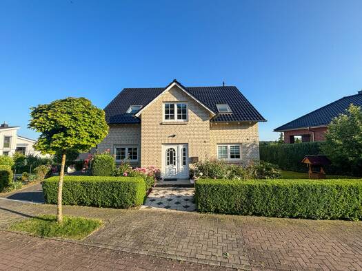 Einfamilienhaus zum Kauf 440.000 € 9 Zimmer 227 m² 582 m² Grundstück Bad Gandersheim 37581
