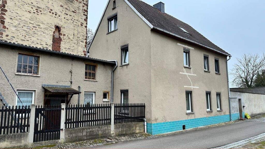 Einfamilienhaus zum Kauf 99.000 € 7 Zimmer 180 m² 1.019 m² Grundstück frei ab sofort Osterhausen Lutherstadt Eisleben 06295