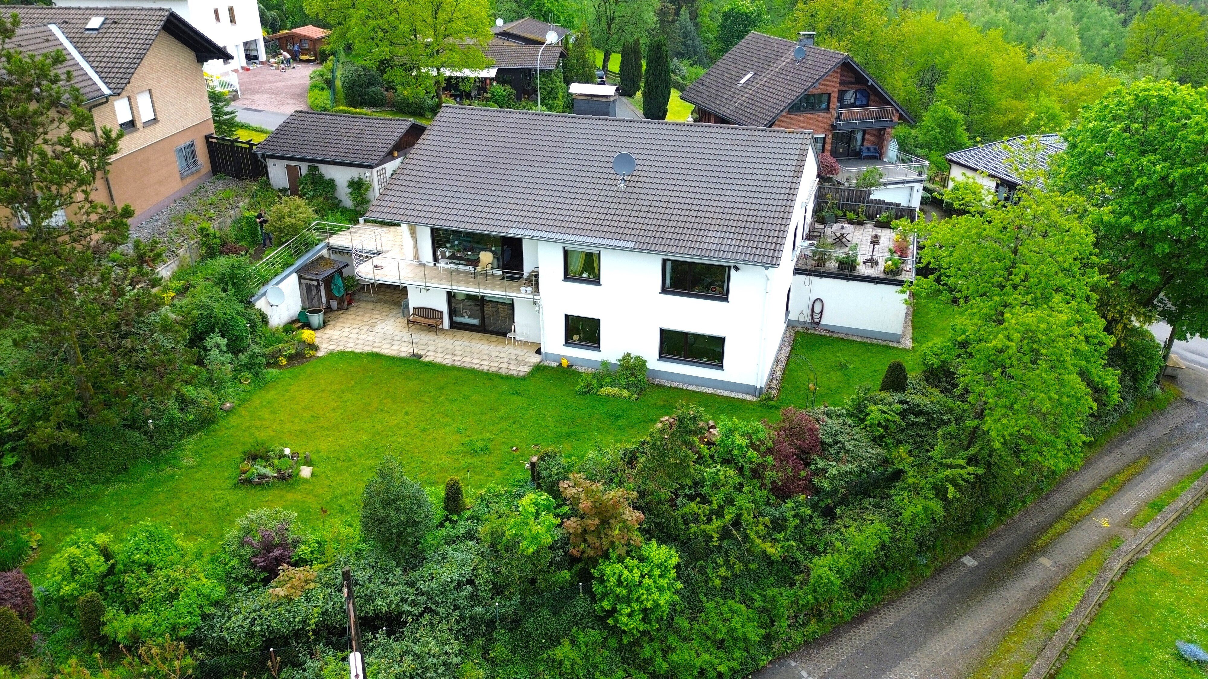 Einfamilienhaus zum Kauf 499.000 € 8 Zimmer 248 m²<br/>Wohnfläche 1.000 m²<br/>Grundstück Bergneustadt Bergneustadt 51702