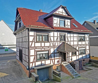 Haus zum Kauf 345.000 € 9 Zimmer 290 m² 900 m² Grundstück Großenritte Baunatal 34225