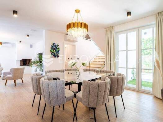 Haus zur Miete 3.000 € 8 Zimmer 433 m² Razanj Rogoznica 22203