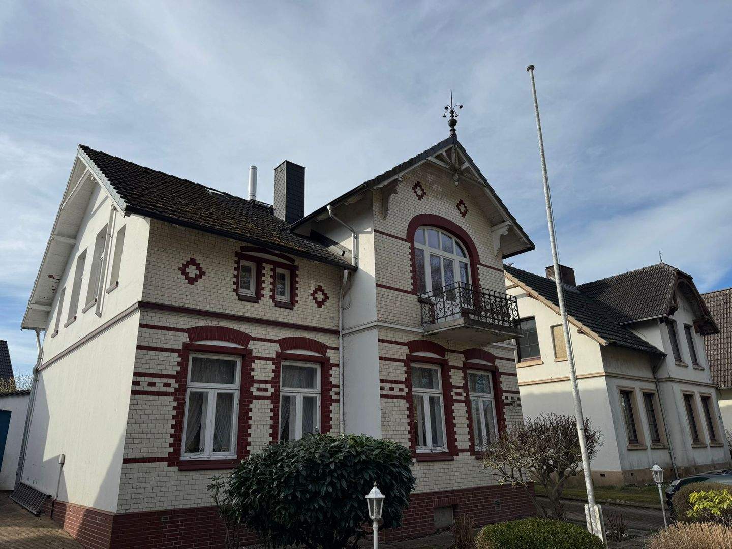 Immobilie in Reinfeld - Vom Dornröschenschlaf zum Traumhaus - großzügiges Zweifamilienhaus mit Perspektive - Bild 0