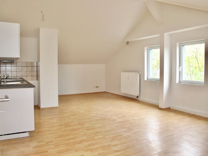 Wohnung zur Miete 650 € 3 Zimmer 82 m²<br/>Wohnfläche 01.01.2025<br/>Verfügbarkeit Leuben/Niedersedlitz (Sachsenwerk) Dresden 01259