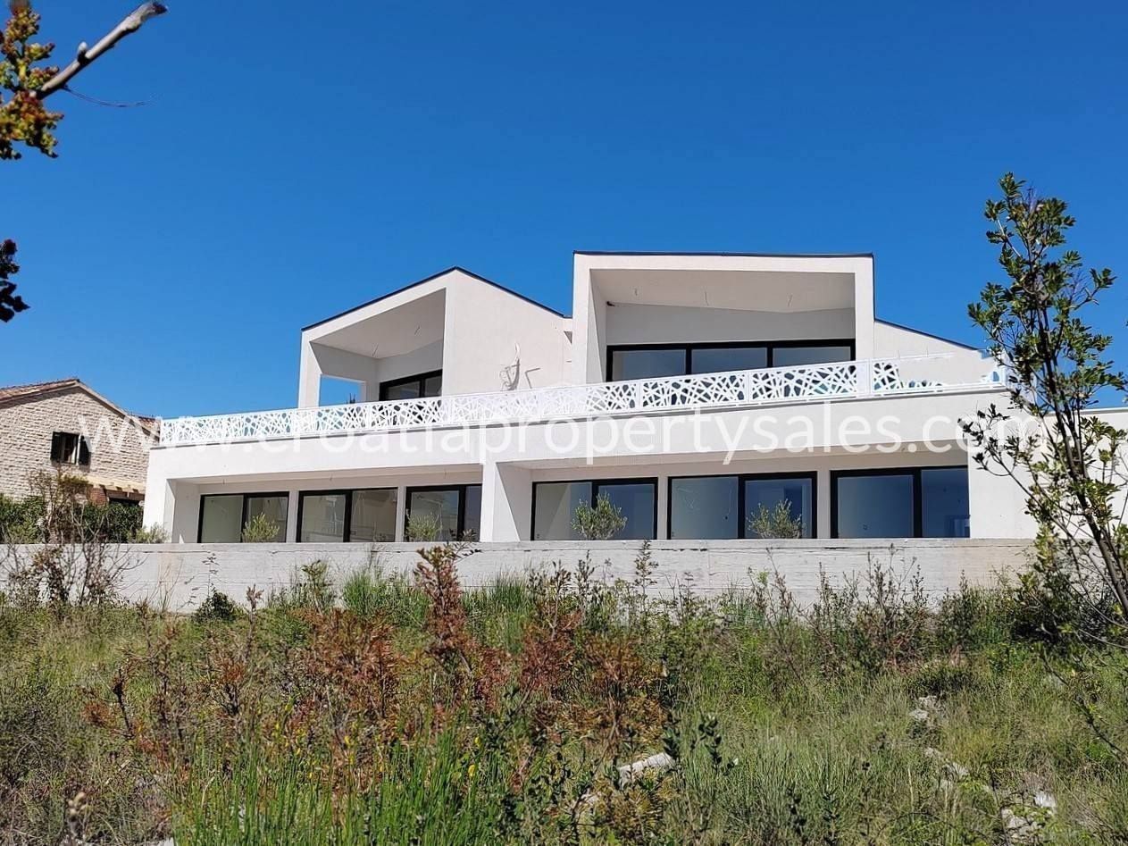 Haus zum Kauf 600.000 € 3 Zimmer 198 m²<br/>Wohnfläche Sibenik