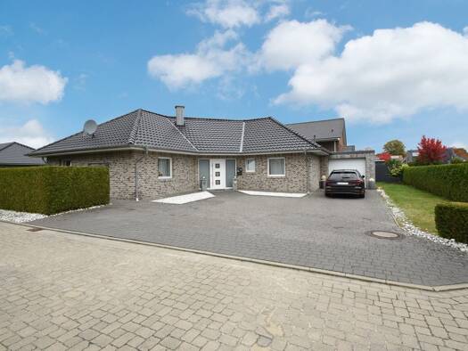 Bungalow zum Kauf 410.000 € 4 Zimmer 148 m² 823 m² Grundstück frei ab sofort Papenburg Papenburg 26871