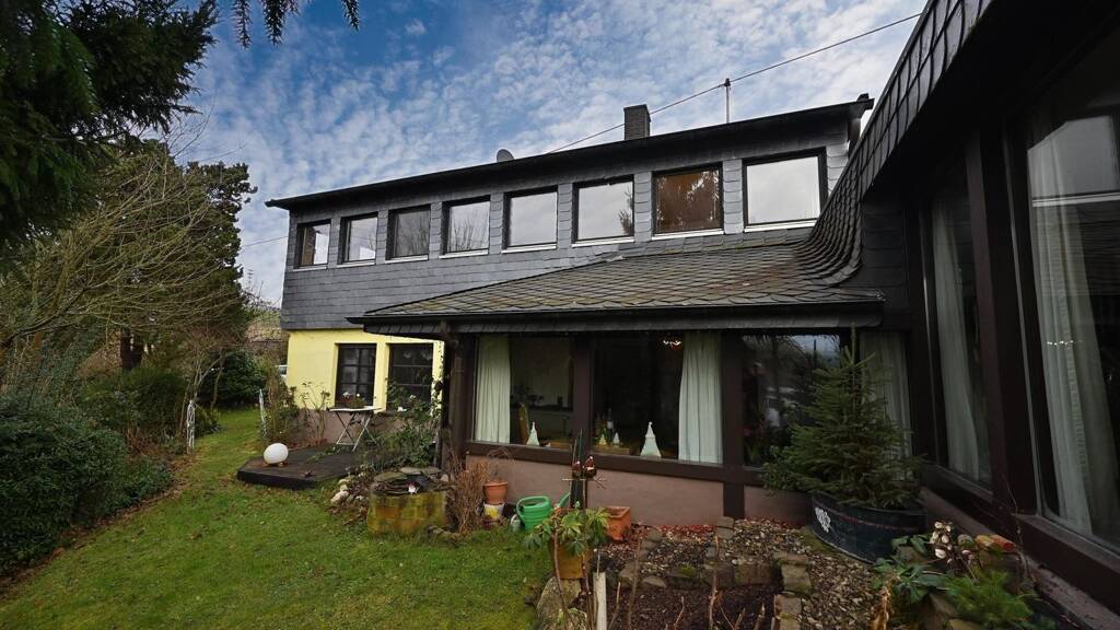 Einfamilienhaus zum Kauf 259.000 € 9 Zimmer 200 m² 896 m² Grundstück Weißenfels Neustadt 53577