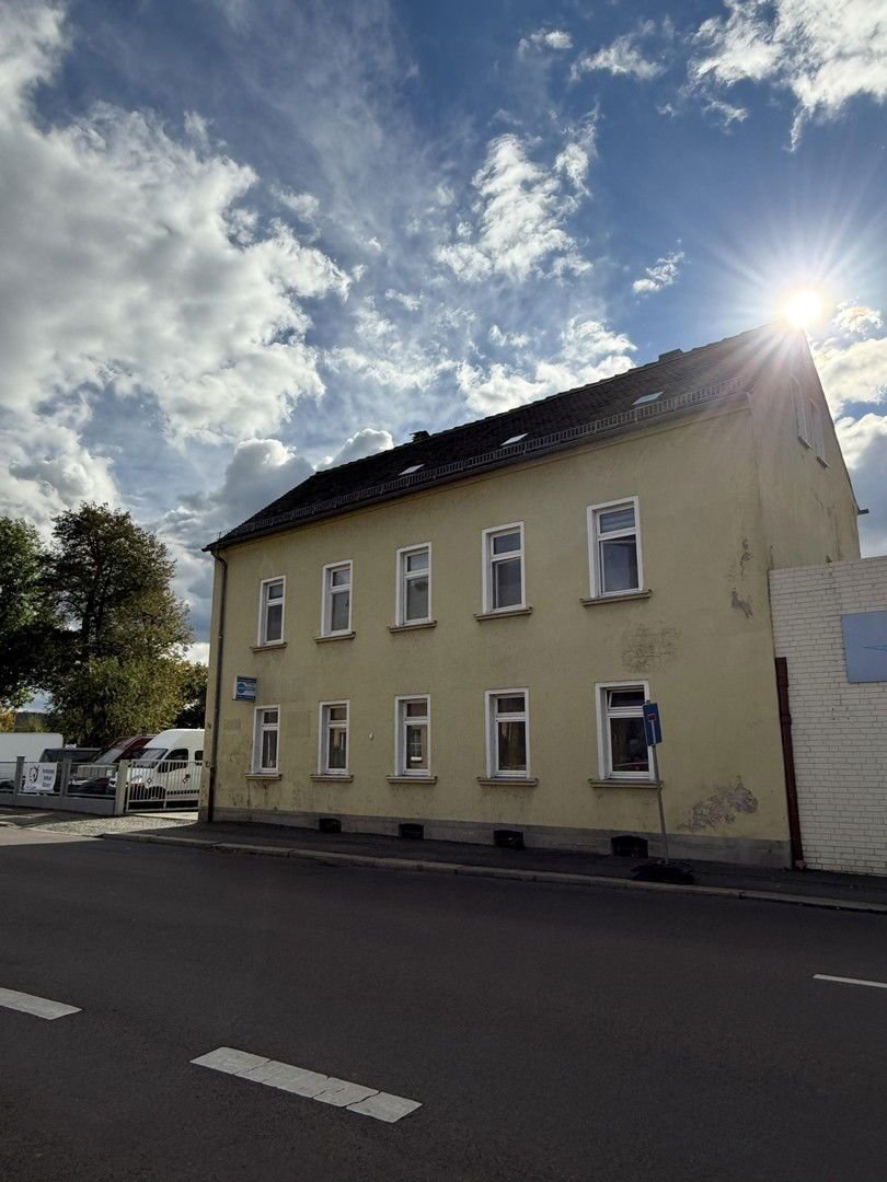 Mehrfamilienhaus zum Kauf provisionsfrei 699.000 € 10 Zimmer 200 m²<br/>Wohnfläche 1.689 m²<br/>Grundstück Bahnhofstraße 12 Naunhof Naunhof 04683