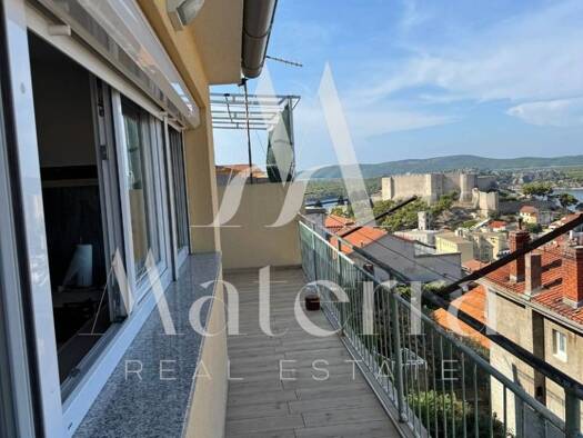 Haus zum Kauf 500.000 € 8 Zimmer 234 m² Grad, Sibenik Sibenik