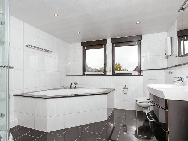 Wohnung zum Kauf provisionsfrei 288.777 € 4 Zimmer 129,7 m² 2. Geschoss Thorr Bergheim 50126