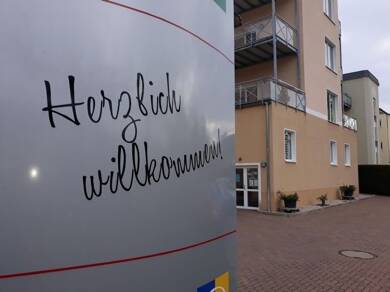 Studio zur Miete 335 € 2 Zimmer 37 m² 4. Geschoss Werdau Werdau 08412