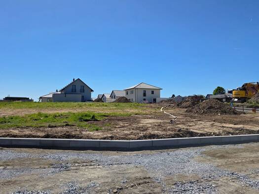 Grundstück zum Kauf provisionsfrei 140.000 € 817 m² Grundstück Baugenehmigung vorhanden frei ab sofort Am Hang Schönfeld Schönfeld 01561
