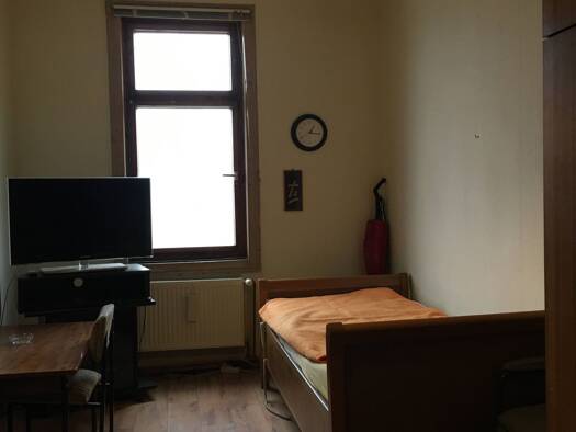 Wohnung zur Miete 220 € 1 Zimmer 32 m² 1. Geschoss frei ab sofort Kleine-Gehrener-Straße Arnstadt 99310