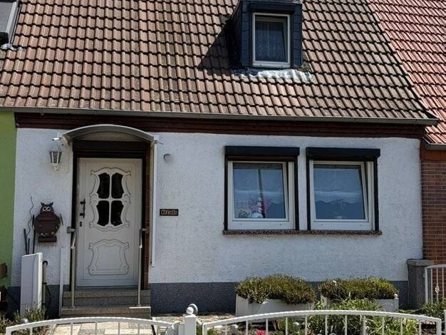 Reihenmittelhaus zum Kauf 69.000 € 4 Zimmer 85 m² 762 m² Grundstück Burg Burg 39288