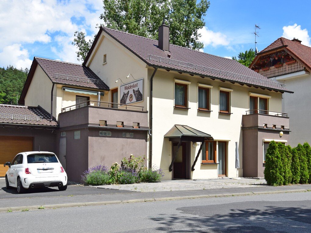 Mehrfamilienhaus zum Kauf 425.000 € 7 Zimmer 230 m²<br/>Wohnfläche 681 m²<br/>Grundstück Heigenbrücken Heigenbrücken 63869