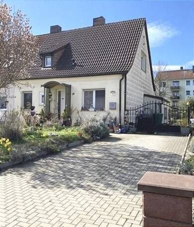 Doppelhaushälfte zum Kauf 110.000 € 4 Zimmer 83 m² 631 m² Grundstück Röblingen am See Seegebiet Mansfelder Land 06317