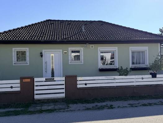 Haus zum Kauf 399.000 € 4 Zimmer 96 m² 570 m² Grundstück frei ab 15.12.2026 Eggendorf 2601