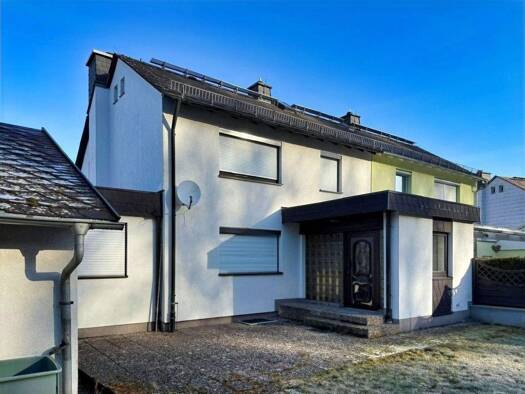 Doppelhaushälfte zum Kauf 199.000 € 5 Zimmer 109 m² 864 m² Grundstück frei ab sofort Innenstadt Hof 95032