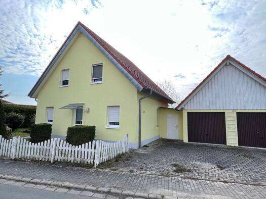 Einfamilienhaus zur Miete 850 € 4 Zimmer 105 m² 821 m² Grundstück frei ab sofort Weigenheim 97215
