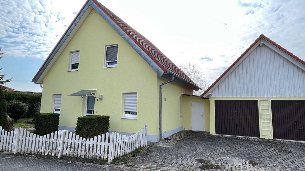Einfamilienhaus zur Miete 850 € 4 Zimmer 105 m² 821 m² Grundstück frei ab sofort Weigenheim 97215