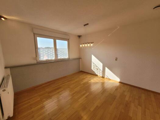 Wohnung zur Miete 980 € 4,5 Zimmer 130 m² 1. Geschoss frei ab sofort Kirchheim 97268